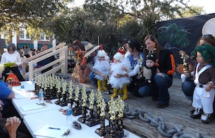 NSB Halloween parade trophies / Headline Surfer